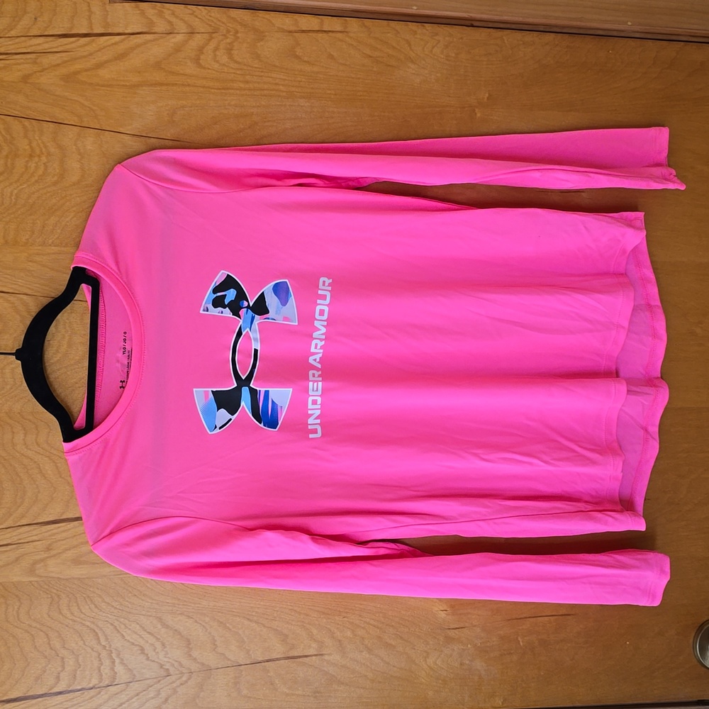 Under Armour Girls' YL loose fitted long sleeve shirt, like new, pink
